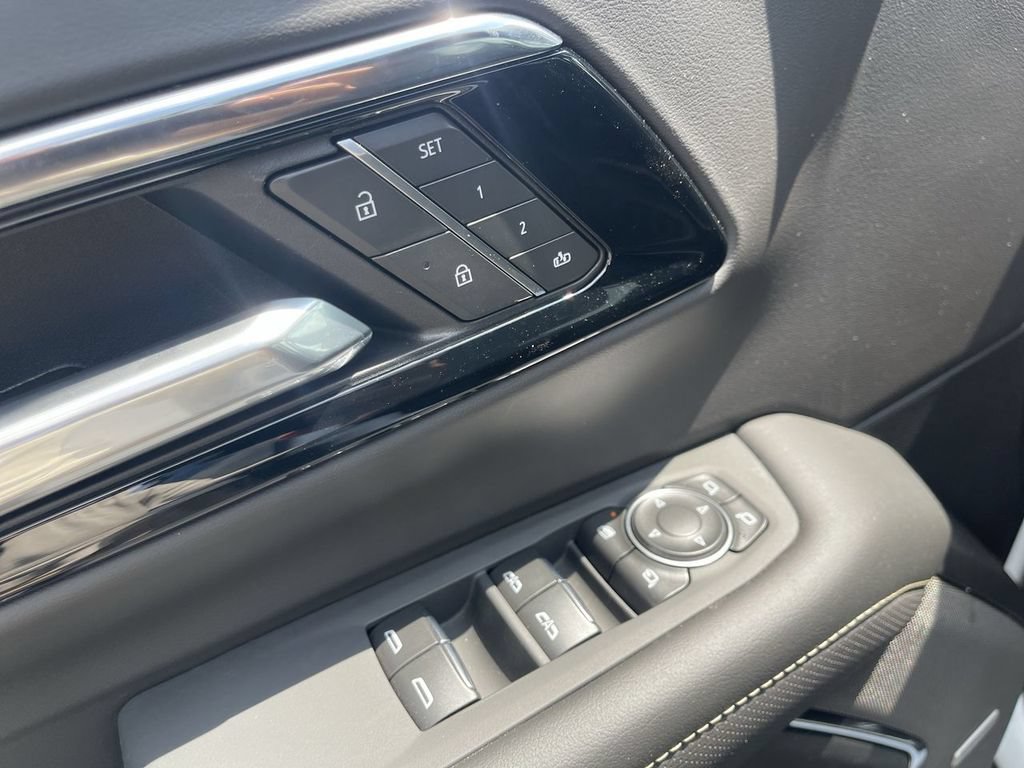 New 2026 Chevrolet Suburban Premier w/ Sun And Tow Package AWD/4WD image 13