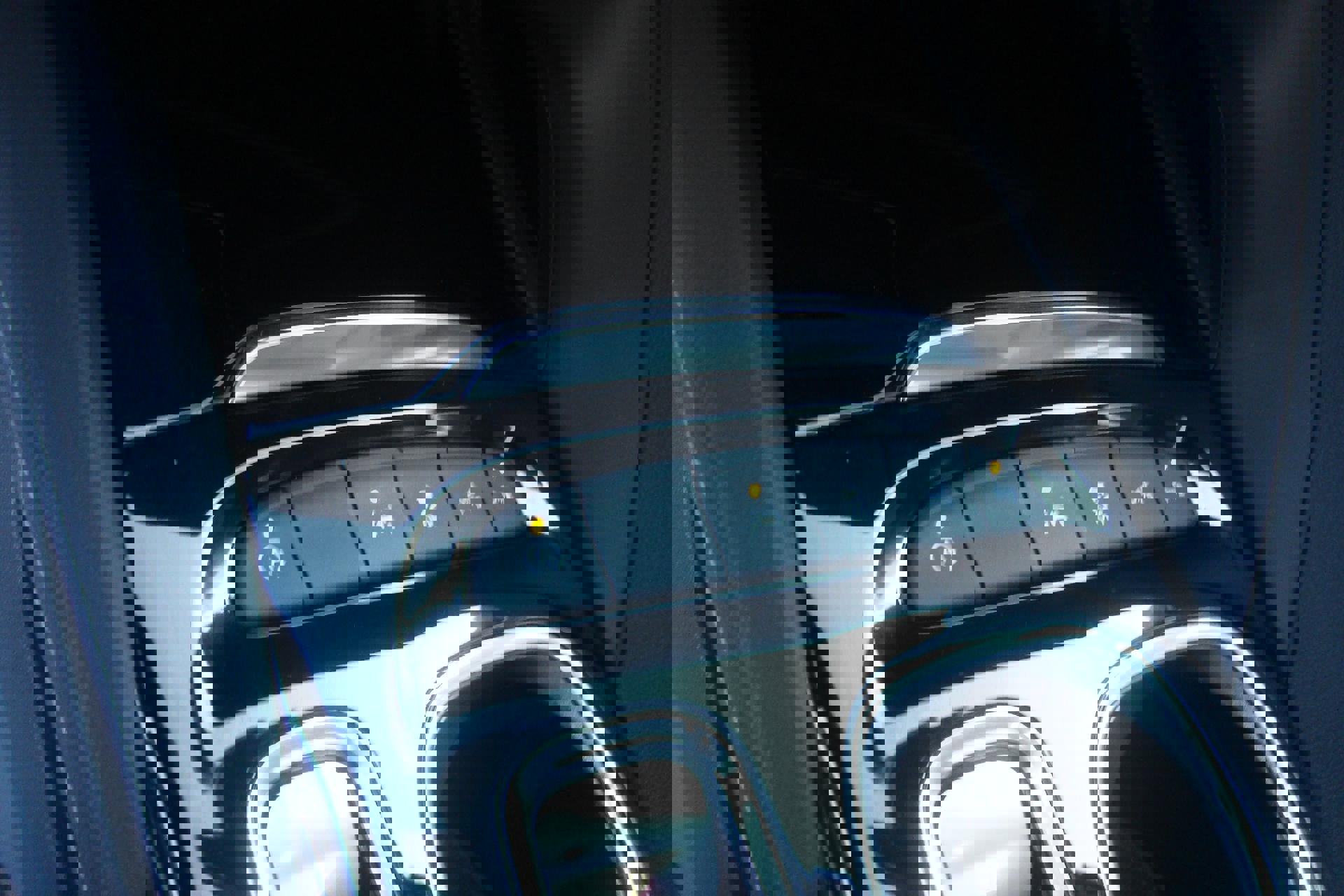 Used 2023 Buick Envision Avenir image 18