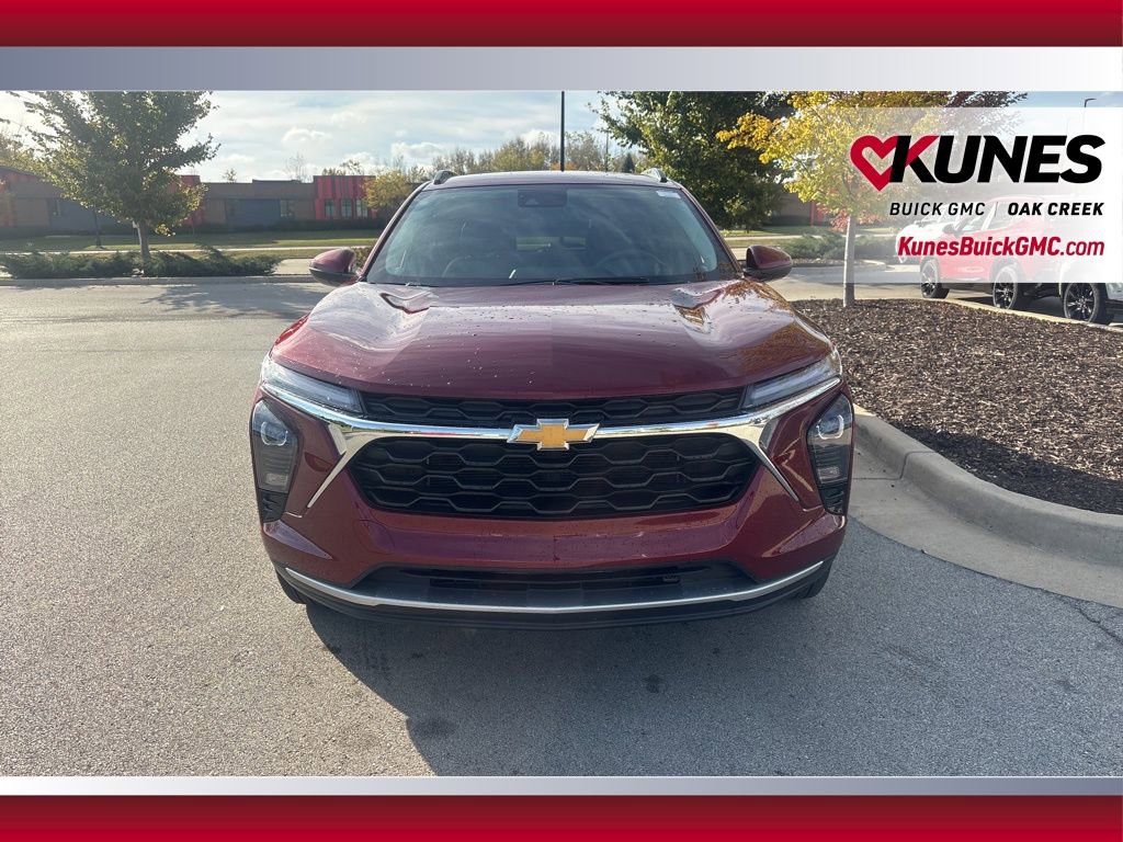 Used 2025 Chevrolet Trax LT image 3