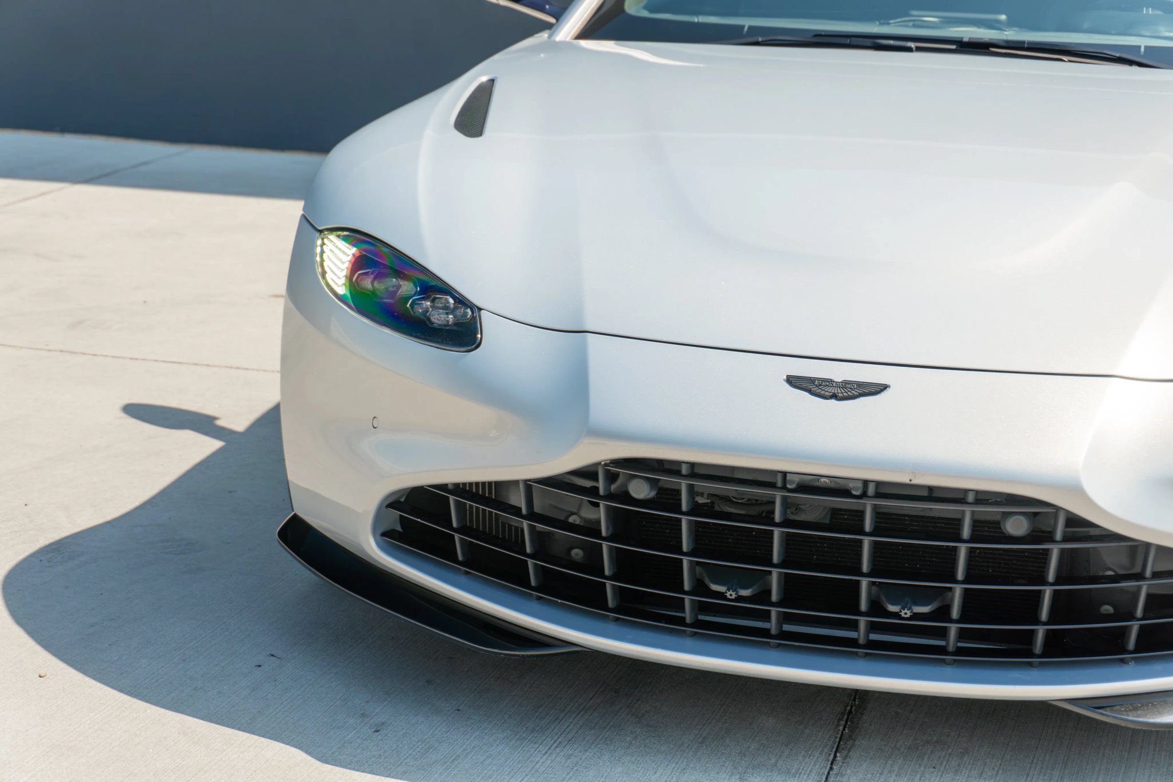 Used 2022 Aston Martin V8 Vantage Roadster RWD image 29
