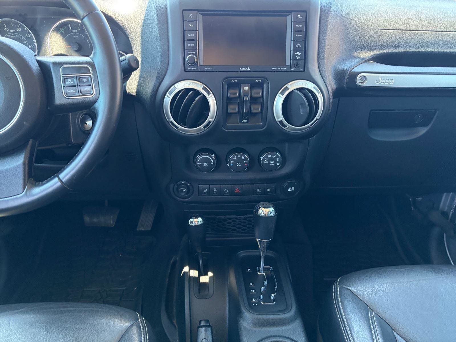 Used 2017 Jeep Wrangler Unlimited Rubicon w/ Cold Weather Group AWD/4WD image 11