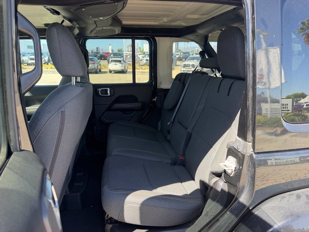 Used 2024 Jeep Wrangler Unlimited Sahara AWD/4WD image 4