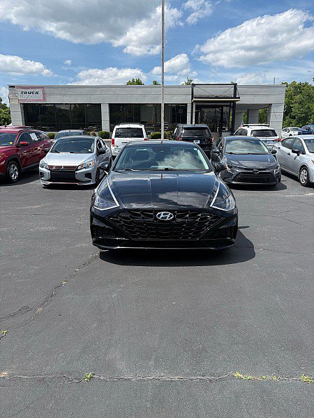 Used 2023 Hyundai Sonata SEL FWD image 2