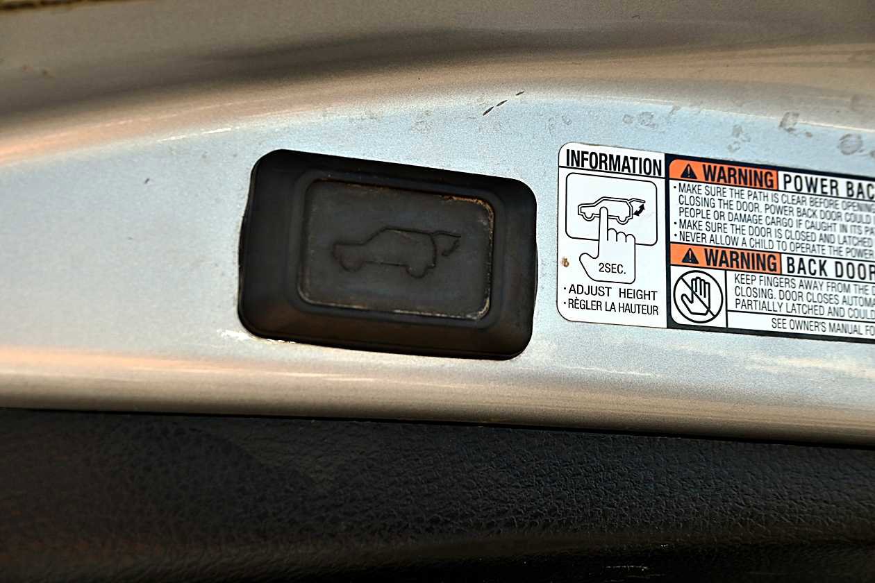 Used 2016 Toyota RAV4 XLE AWD/4WD image 10