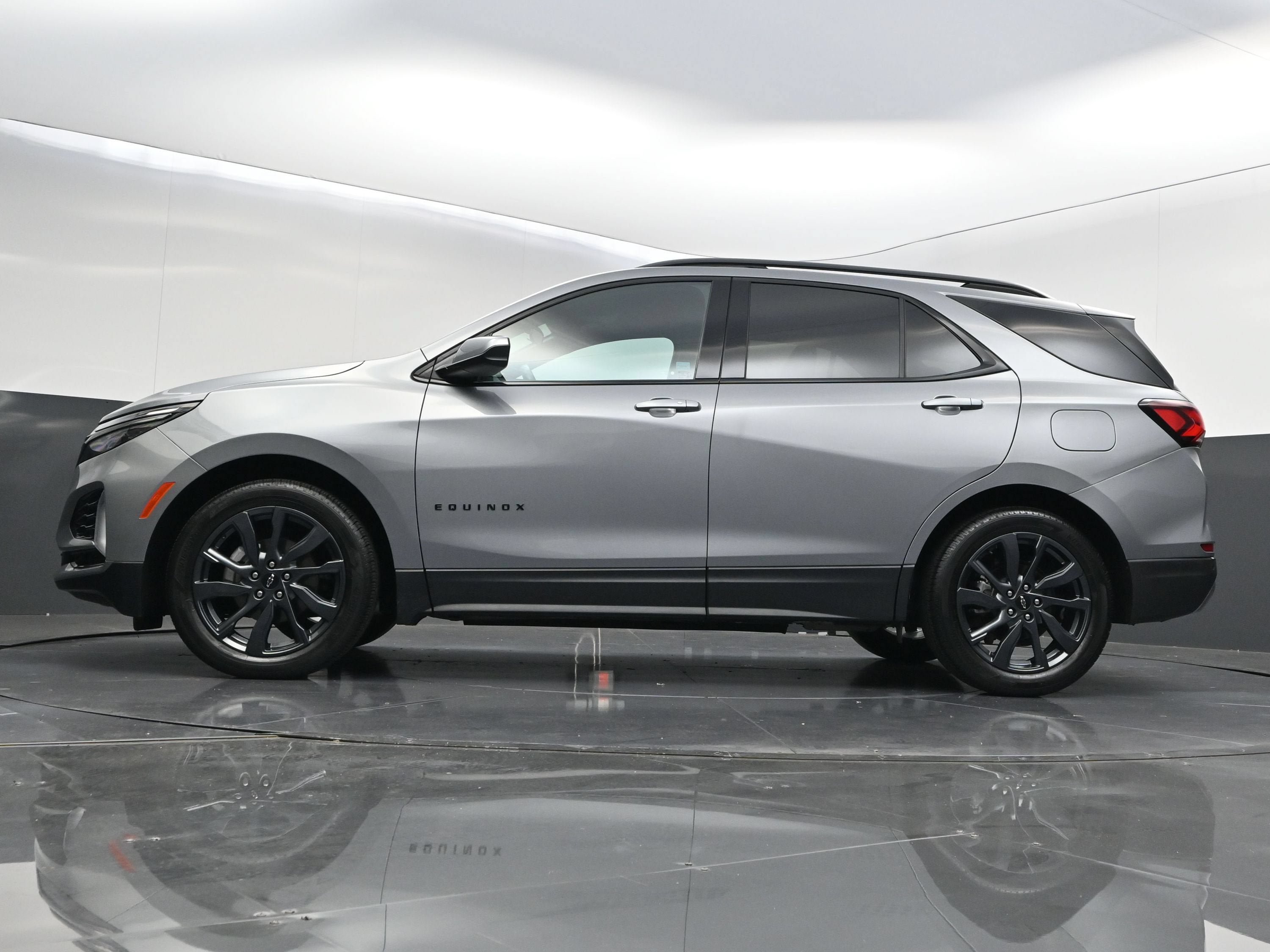 Certified 2023 Chevrolet Equinox RS FWD image 41