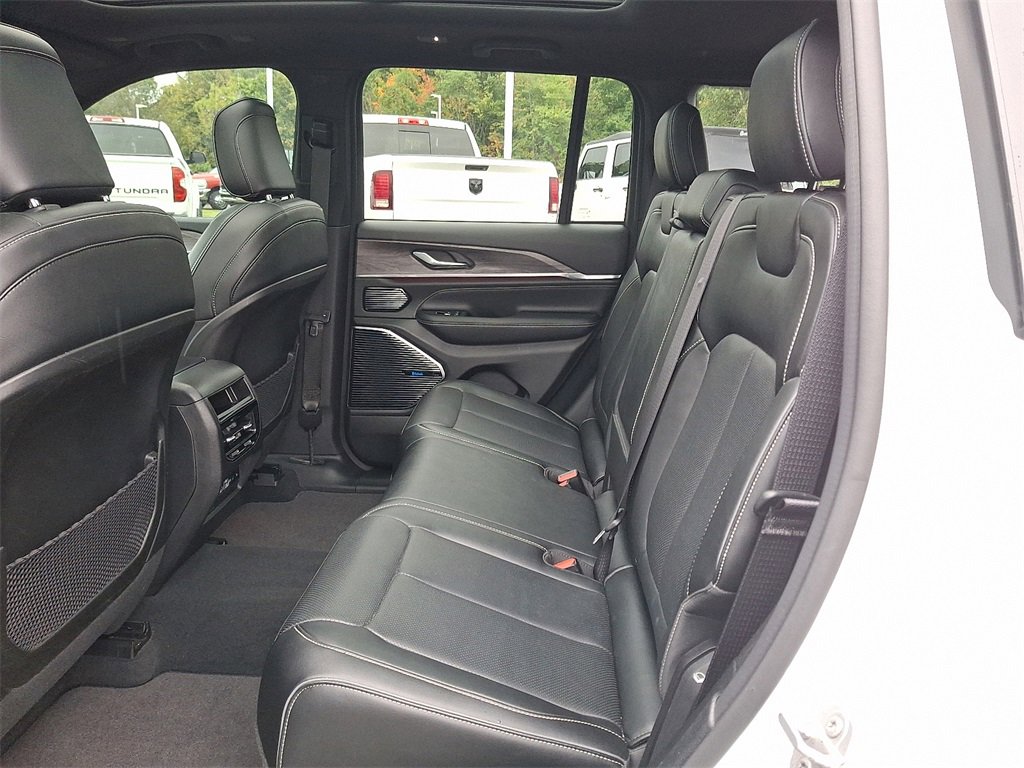 Used 2022 Jeep Grand Cherokee Overland image 10