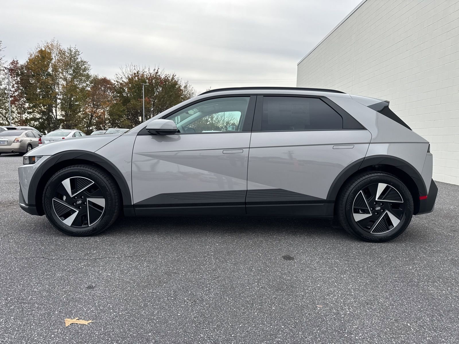 Used 2025 Hyundai Ioniq 5 SEL image 4