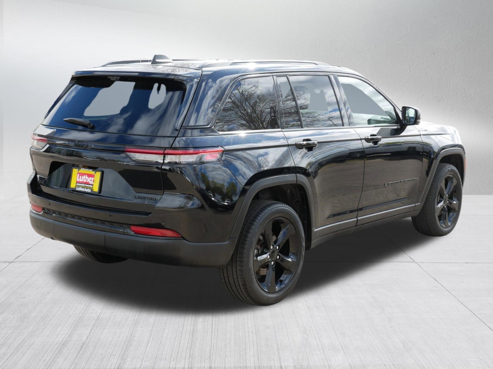 Used 2023 Jeep Grand Cherokee Limited w/ Luxury Tech Group II AWD/4WD image 7