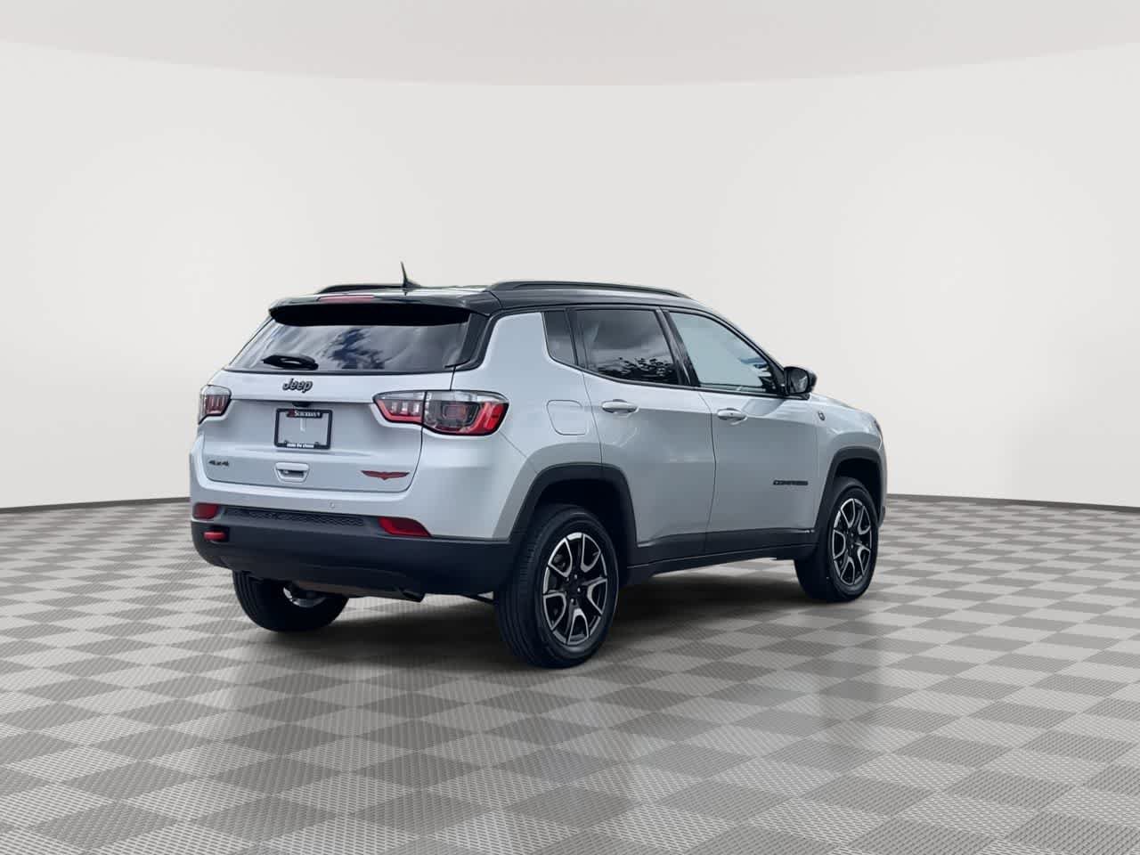 Used 2024 Jeep Compass Trailhawk AWD/4WD image 8