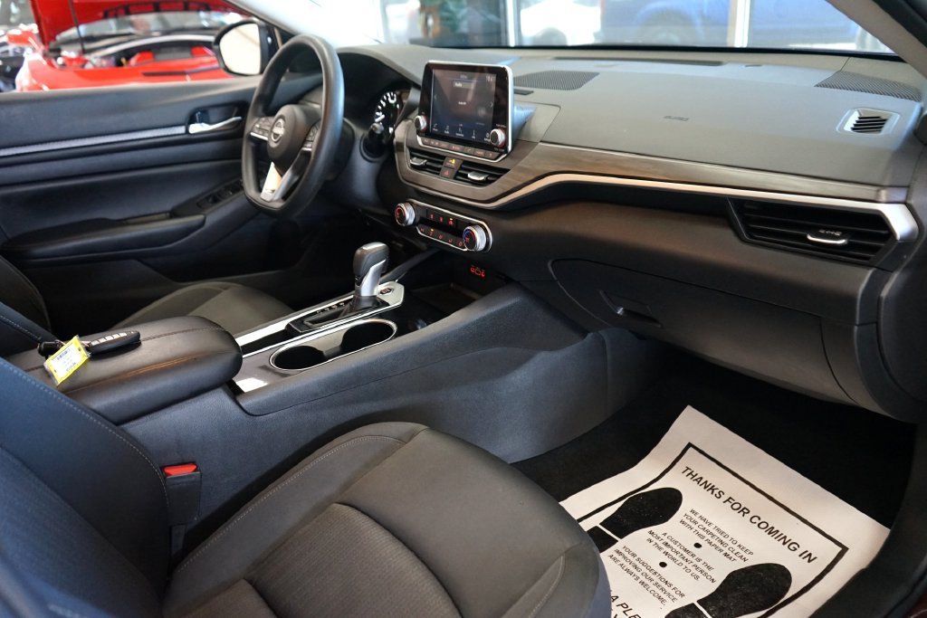 Used 2024 Nissan Altima 2.5 SV FWD image 41