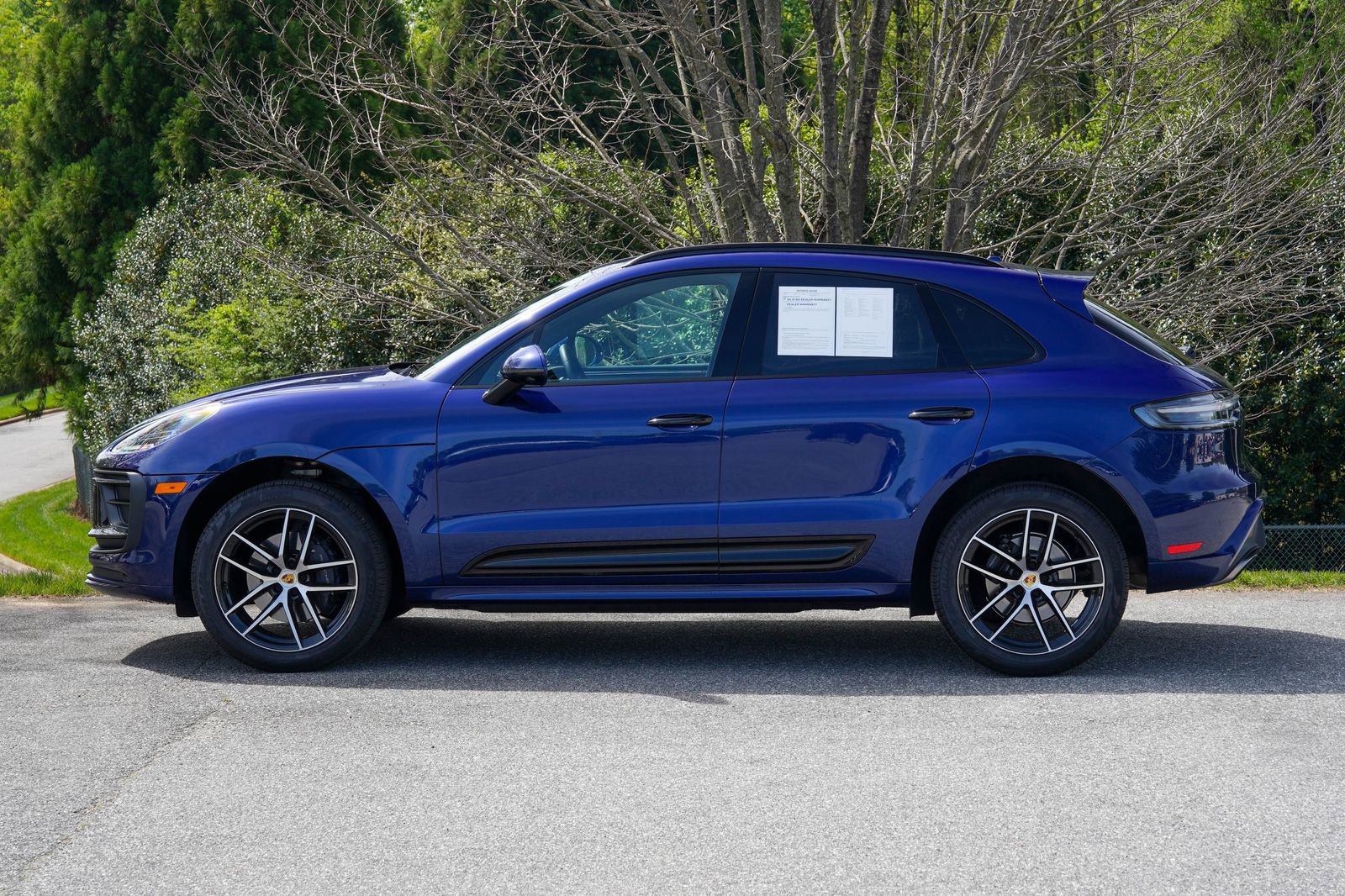 Certified 2025 Porsche Macan image 2