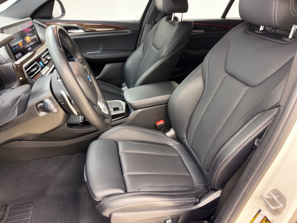 Used 2024 BMW X4 xDrive30i AWD/4WD image 5