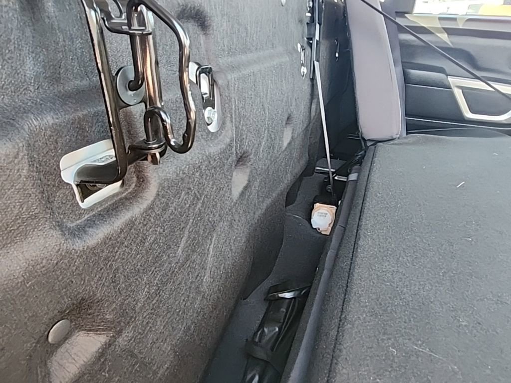 Used 2022 Nissan Titan SV image 26