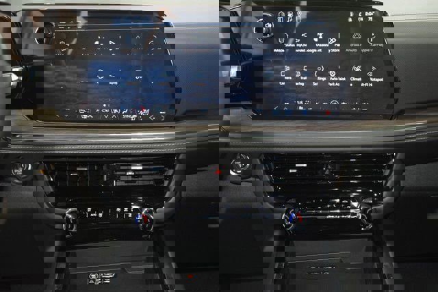 New 2026 Chevrolet Suburban Premier image 32