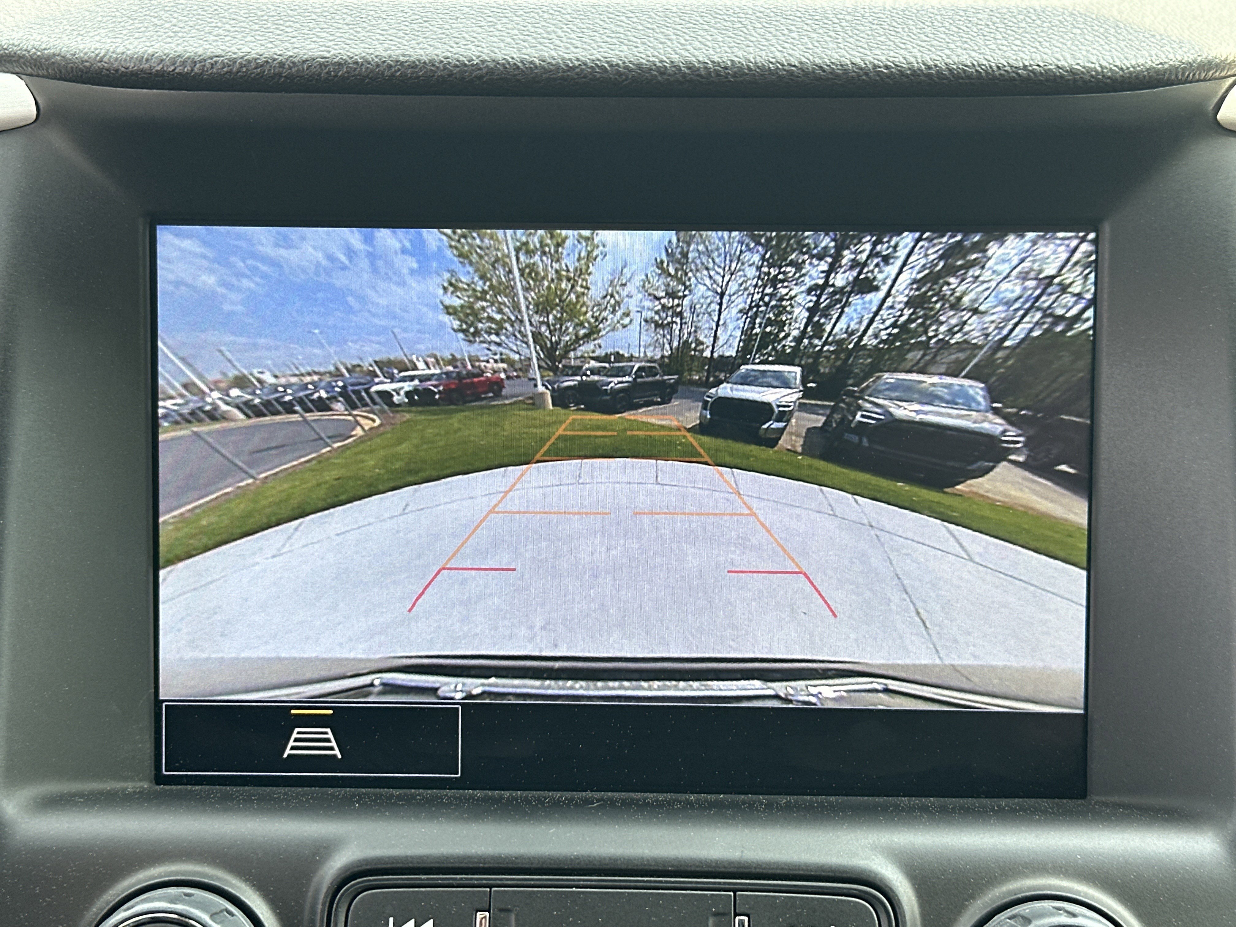 Used 2024 GMC Terrain SLT w/ Infotainment Package II image 25