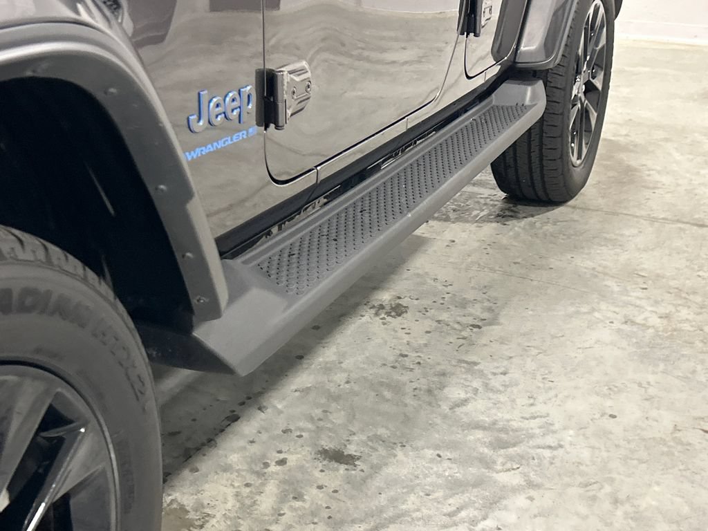 Used 2025 Jeep Wrangler Unlimited Sahara AWD/4WD image 12