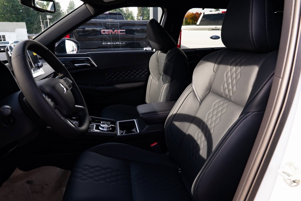 New 2025 Mitsubishi Outlander SEL Black Edition image 18