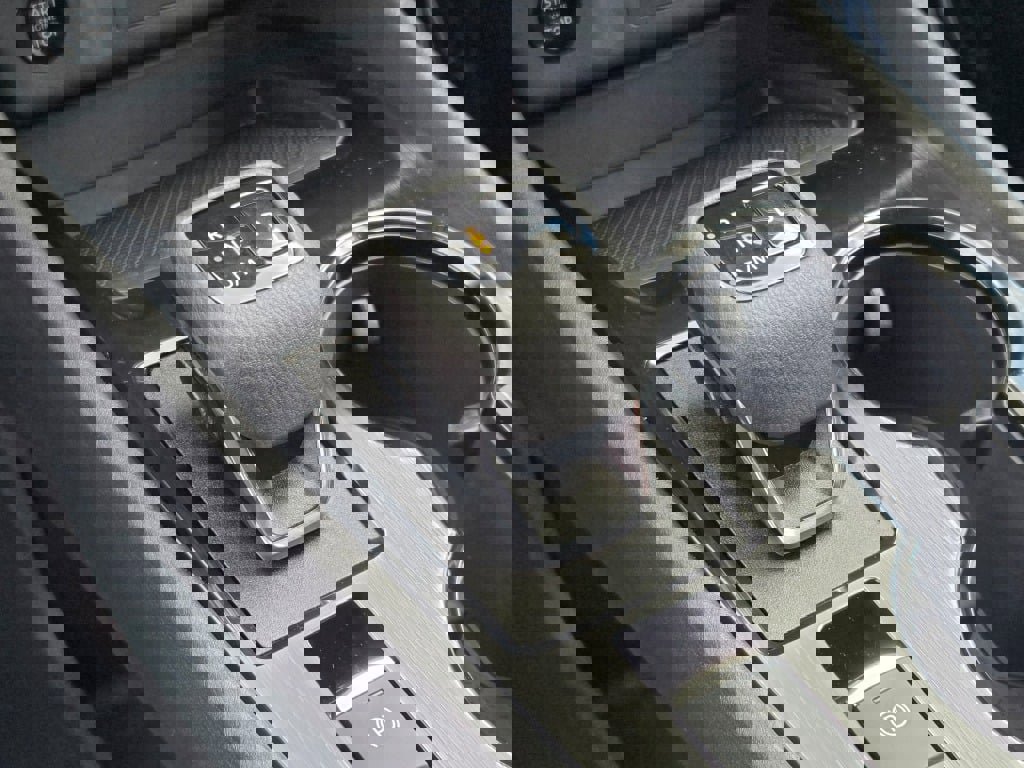 Used 2025 Nissan Rogue SV FWD image 28