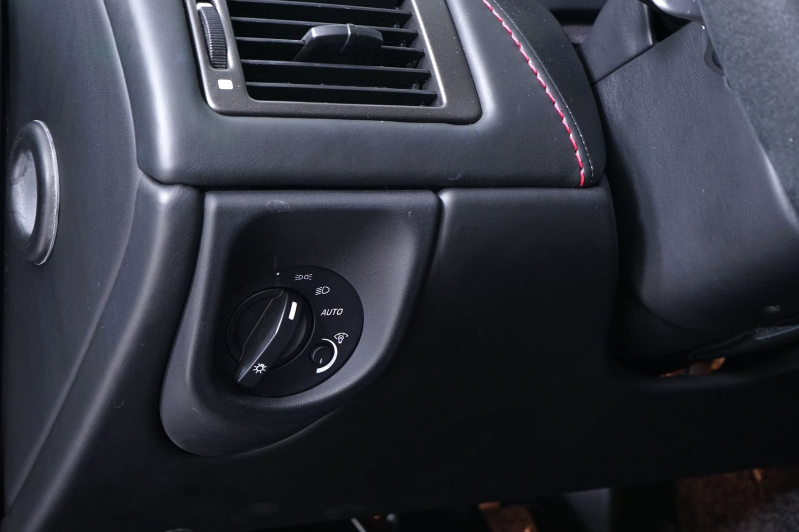 Used 2015 Aston Martin V12 Vantage S RWD image 22