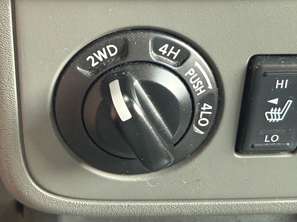 Used 2010 Nissan Frontier LE w/ LE Value Truck Pkg AWD/4WD image 3