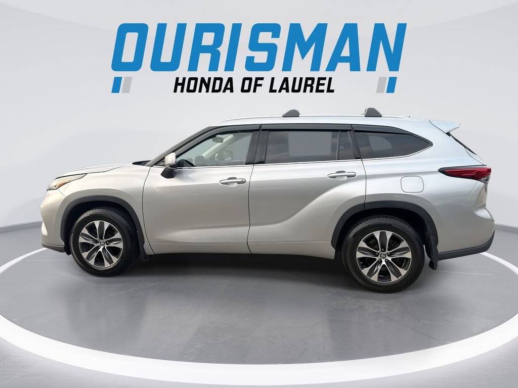 Used 2022 Toyota Highlander XLE AWD/4WD image 5