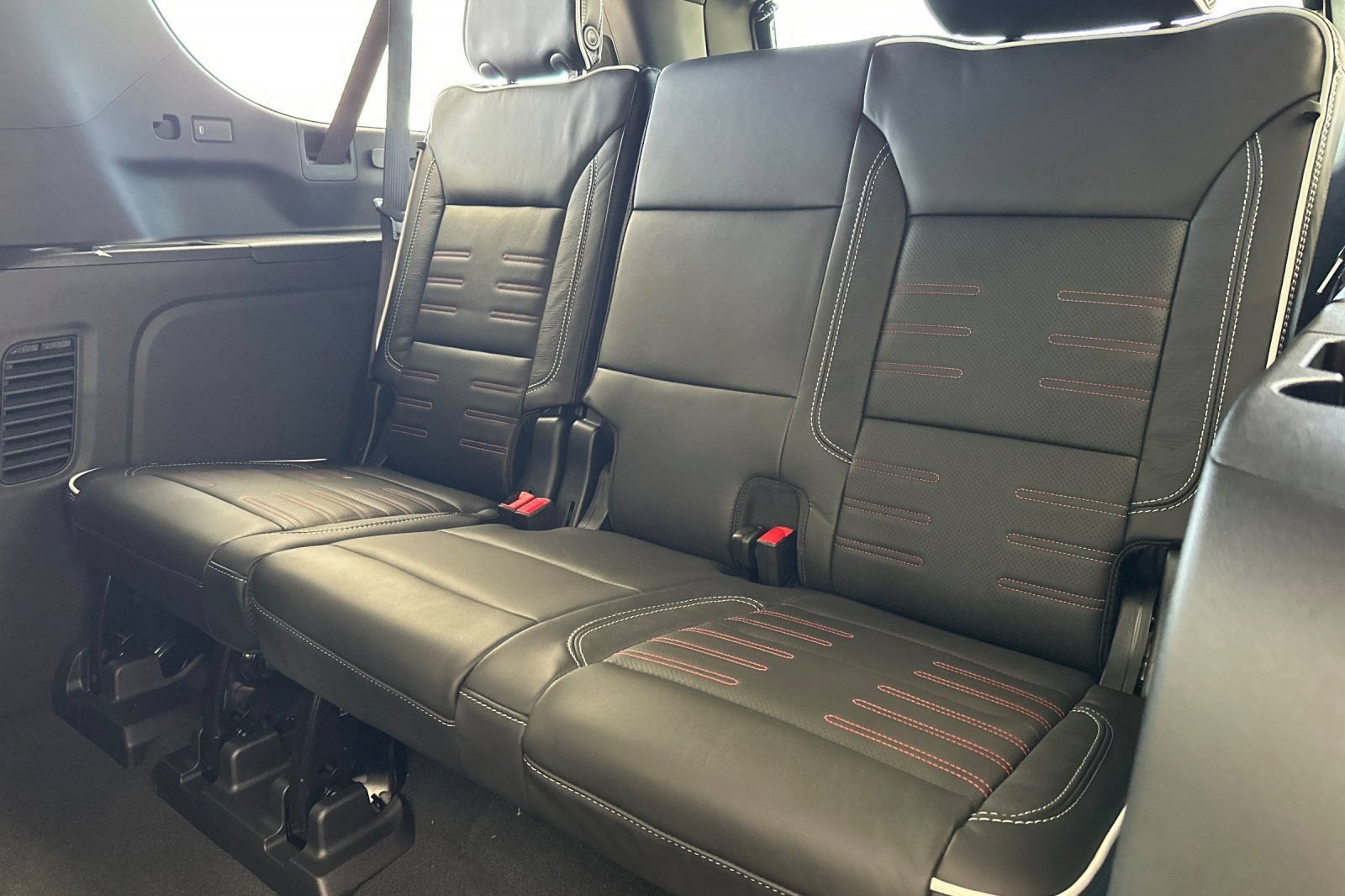 New 2026 GMC Yukon XL AT4 Ultimate AWD/4WD image 17
