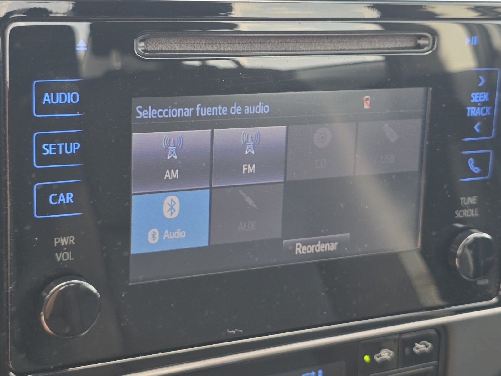 Used 2017 Toyota Corolla LE w/ Carpet Mat Package (TMS) FWD image 4