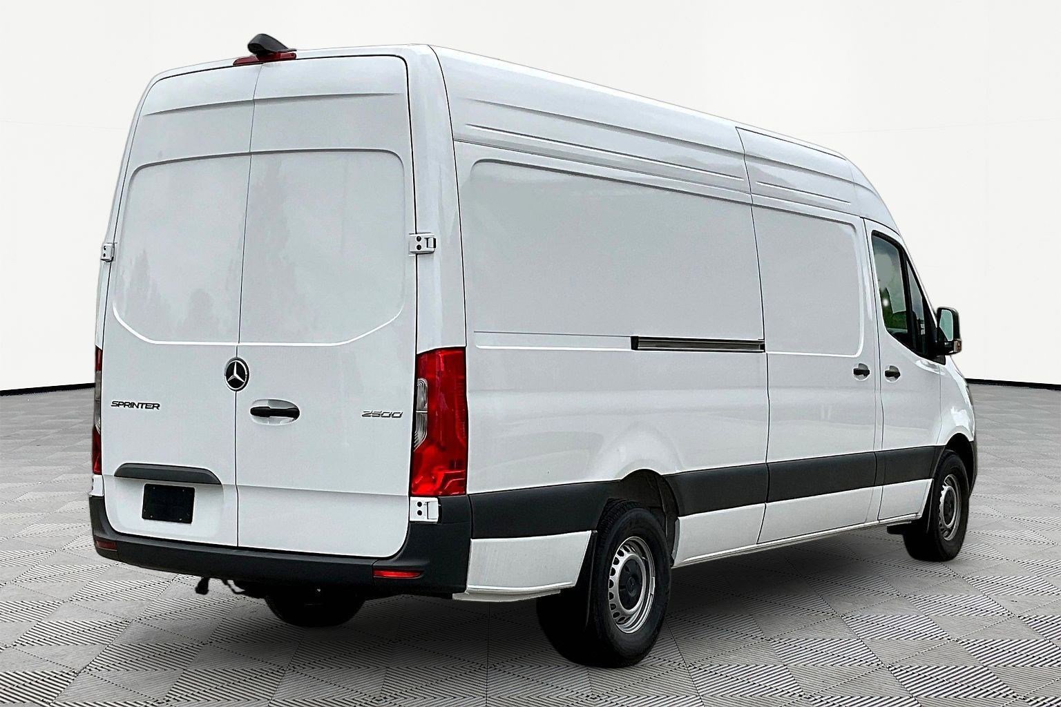 Used 2025 Mercedes-Benz Sprinter 2500 image 6