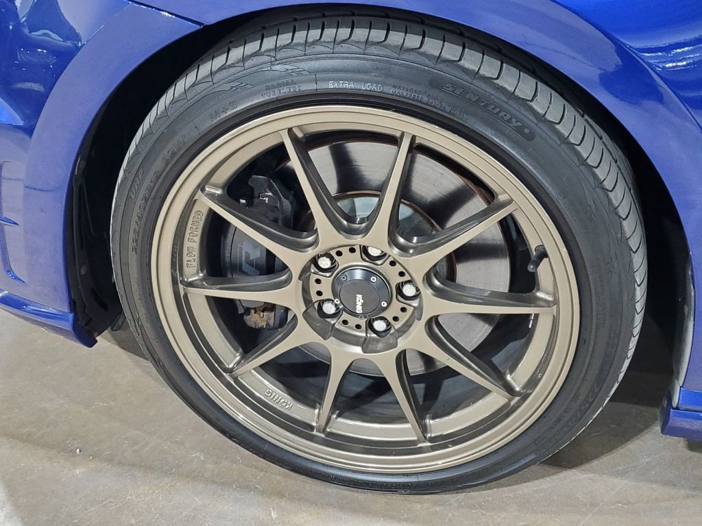 Used 2017 Volkswagen Golf R 4-Door image 38