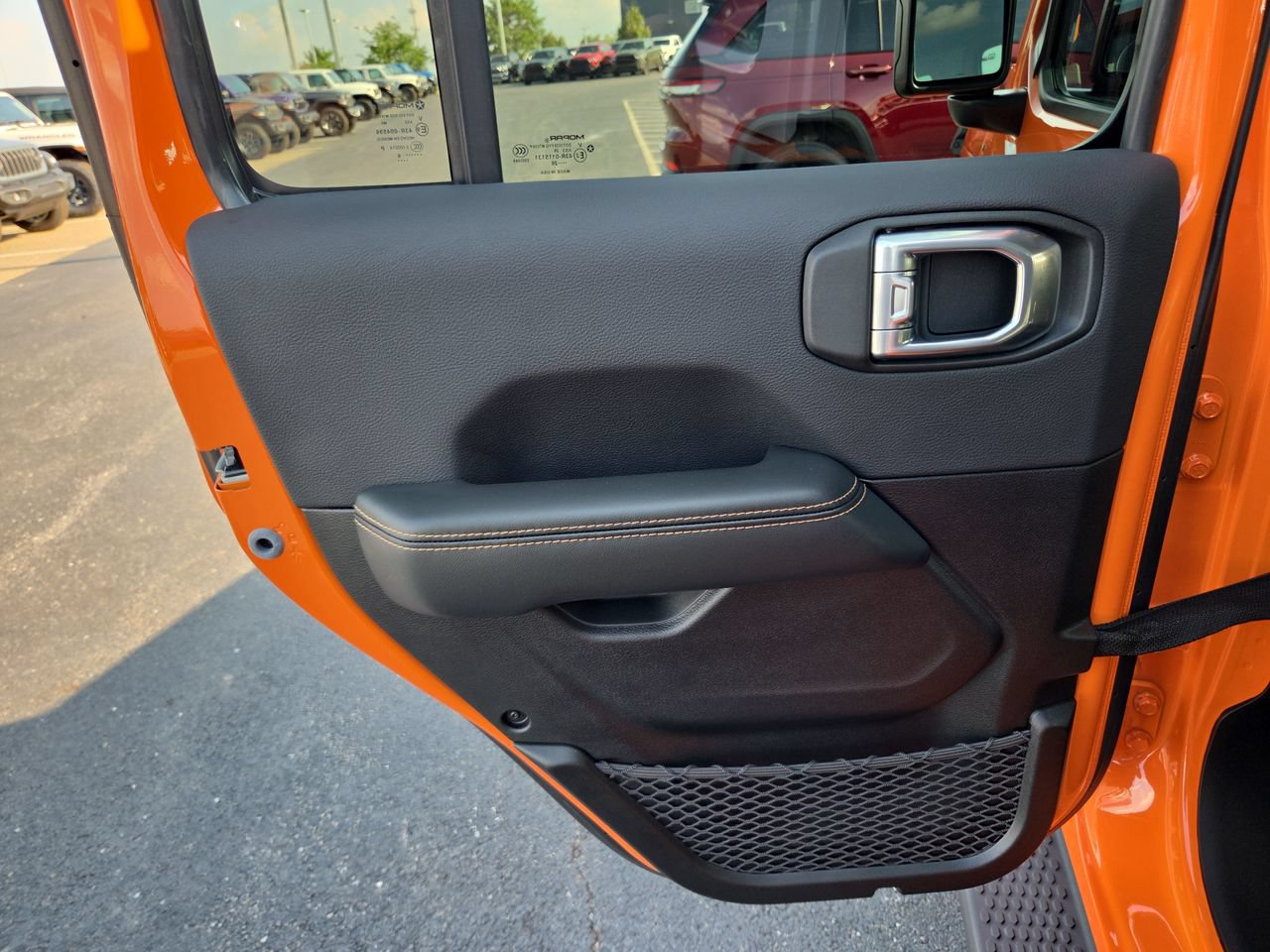 New 2026 Jeep Wrangler Unlimited Sahara w/ Whitecap Package AWD/4WD image 18
