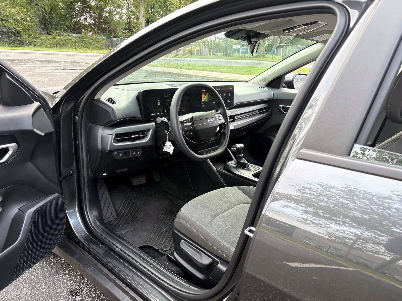 Used 2025 Kia K4 FWD image 12