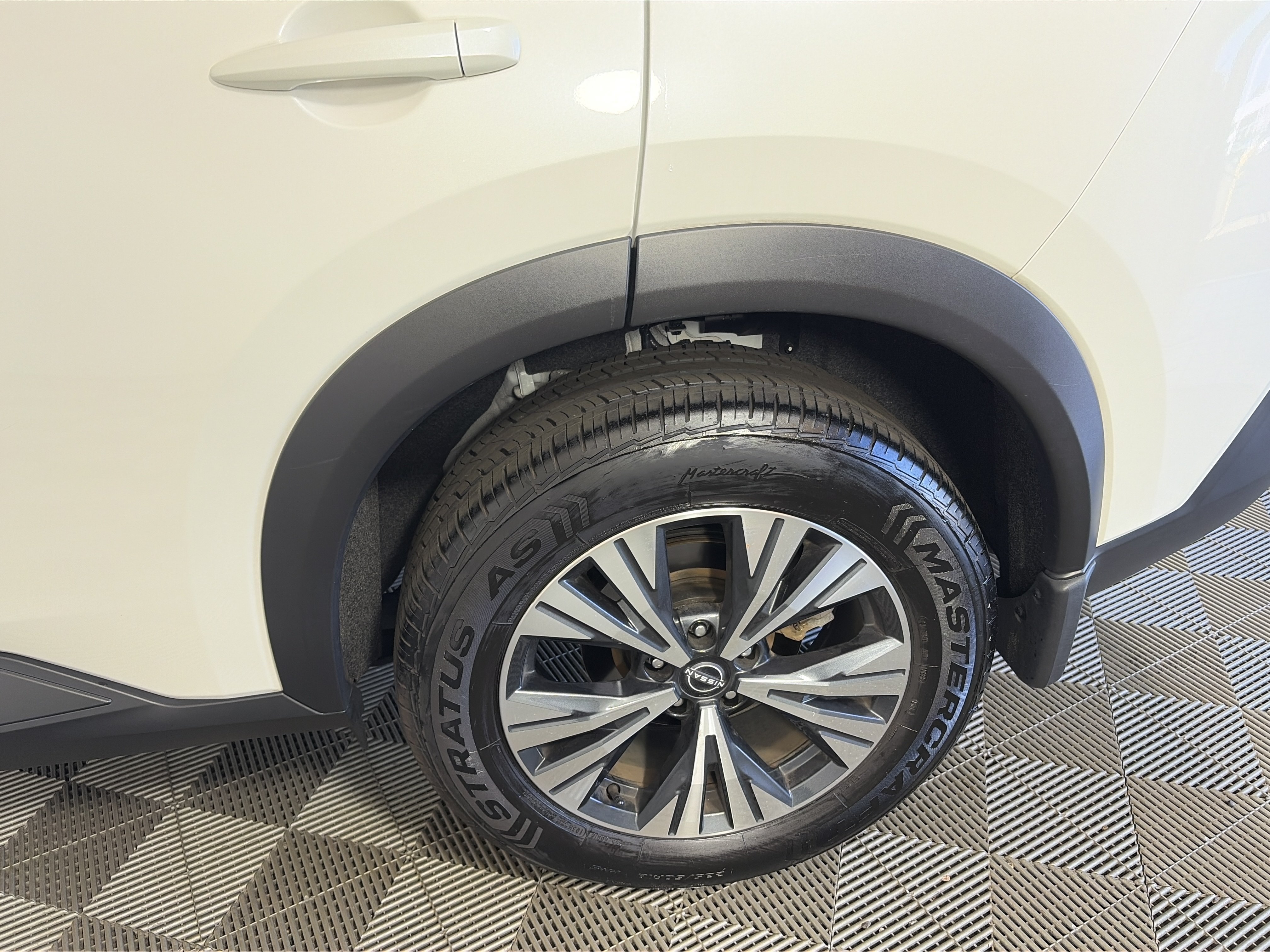 Certified 2023 Nissan Rogue SV AWD/4WD image 14