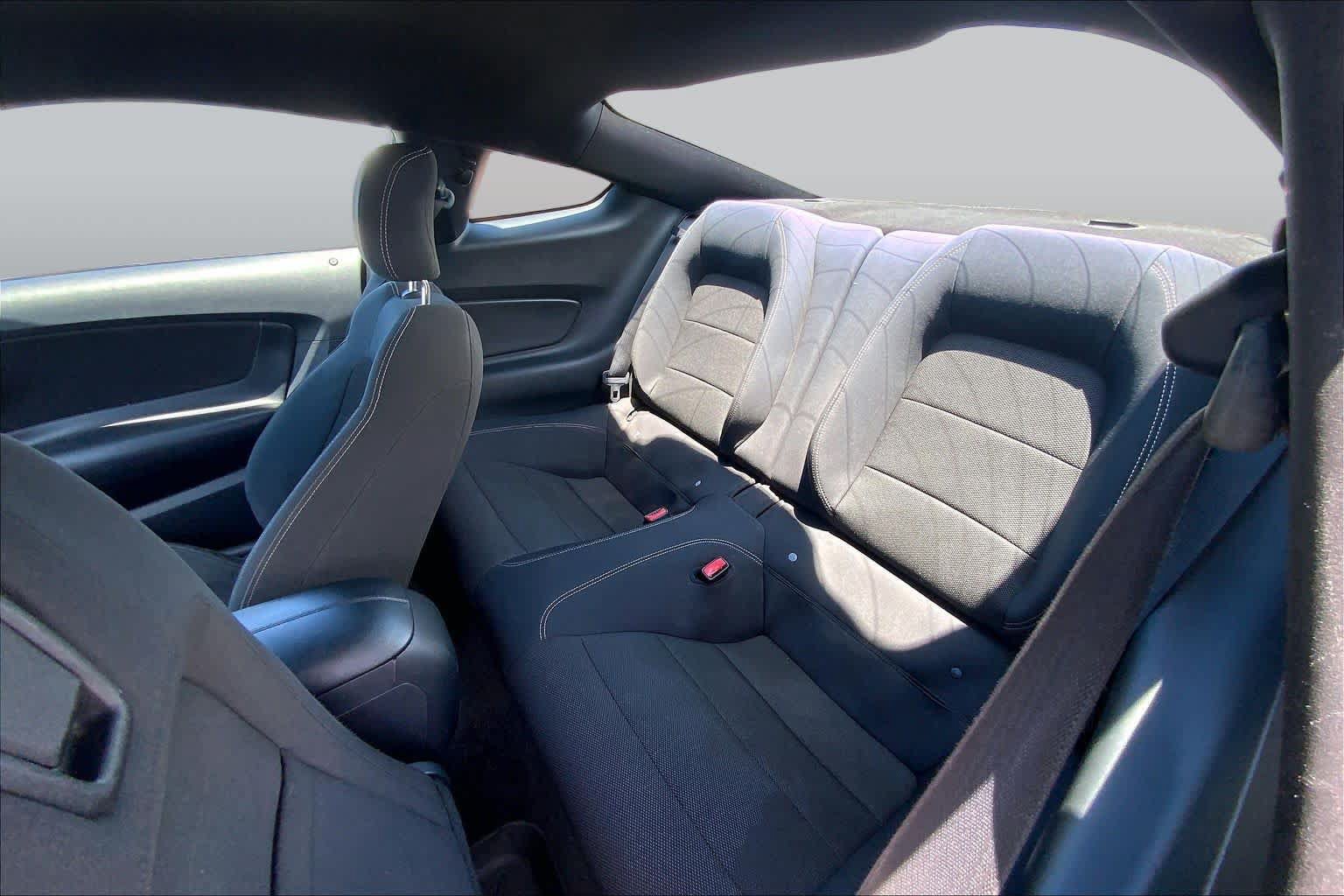 Used 2015 Ford Mustang Coupe RWD image 19