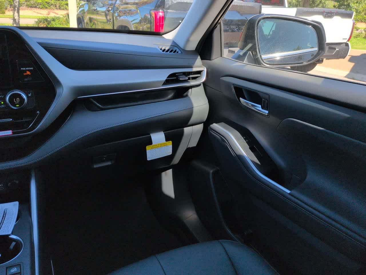 New 2026 Toyota Highlander XLE AWD/4WD image 17