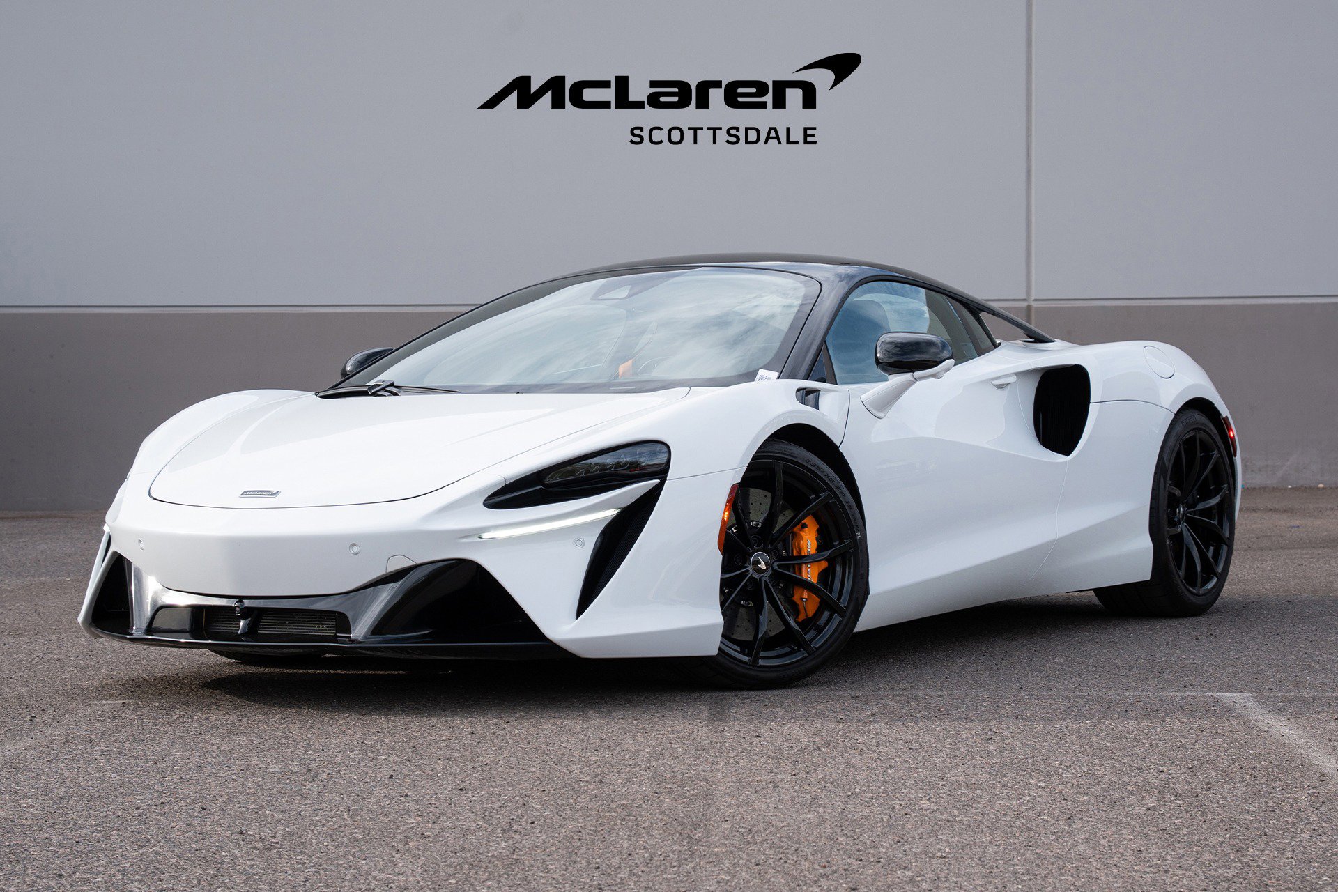 Used 2023 McLaren Artura image 2