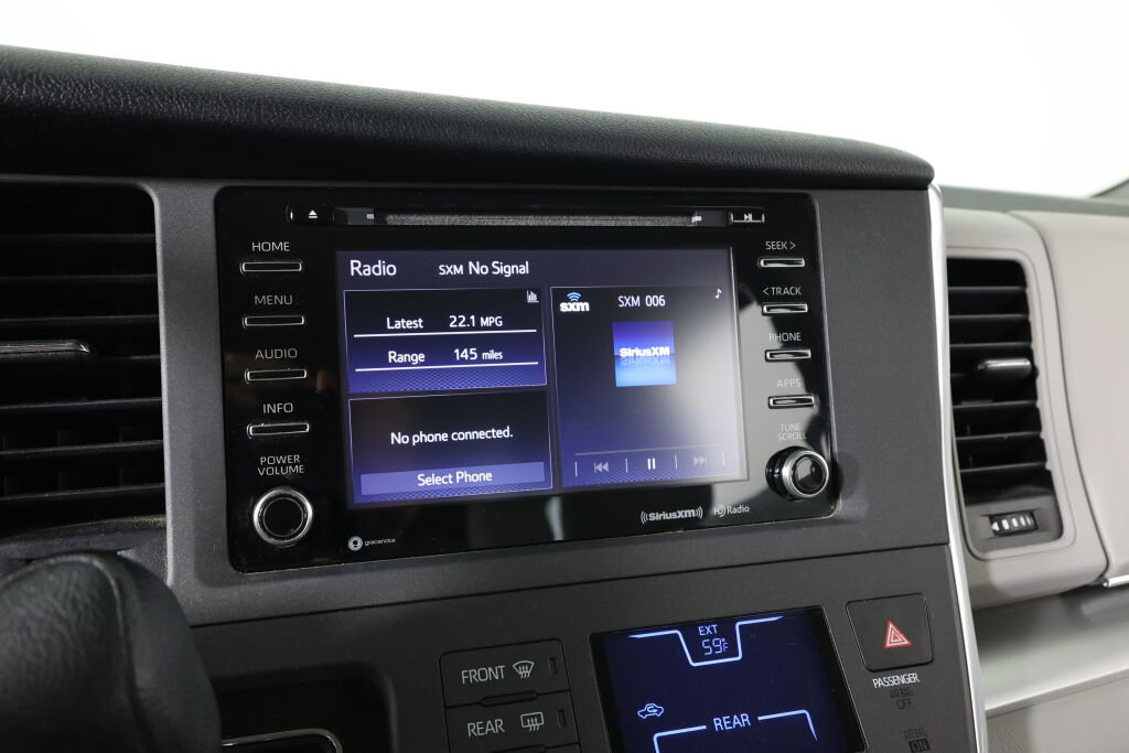 Used 2018 Toyota Sienna LE FWD image 32