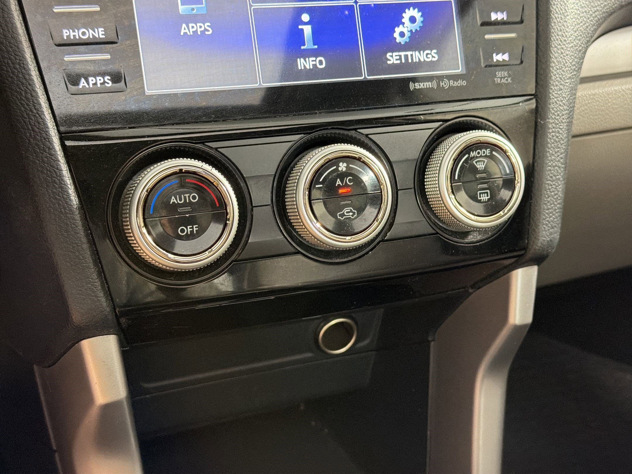 Used 2018 Subaru Forester 2.5i Premium w/ All-Weather Package image 18