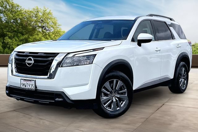 Certified 2024 Nissan Pathfinder SV FWD image 3