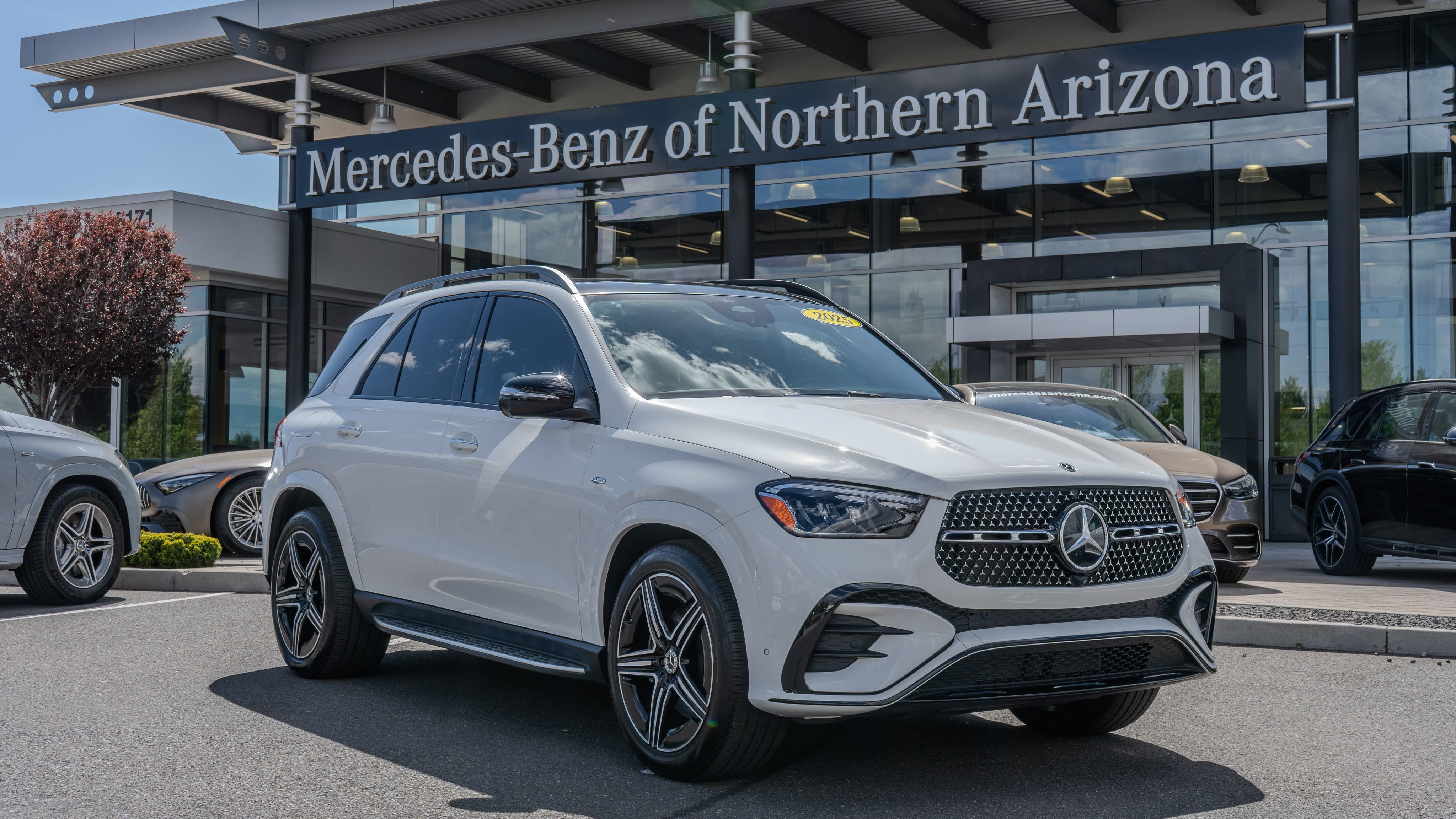 Certified 2025 Mercedes-Benz GLE 450e 4MATIC image 1