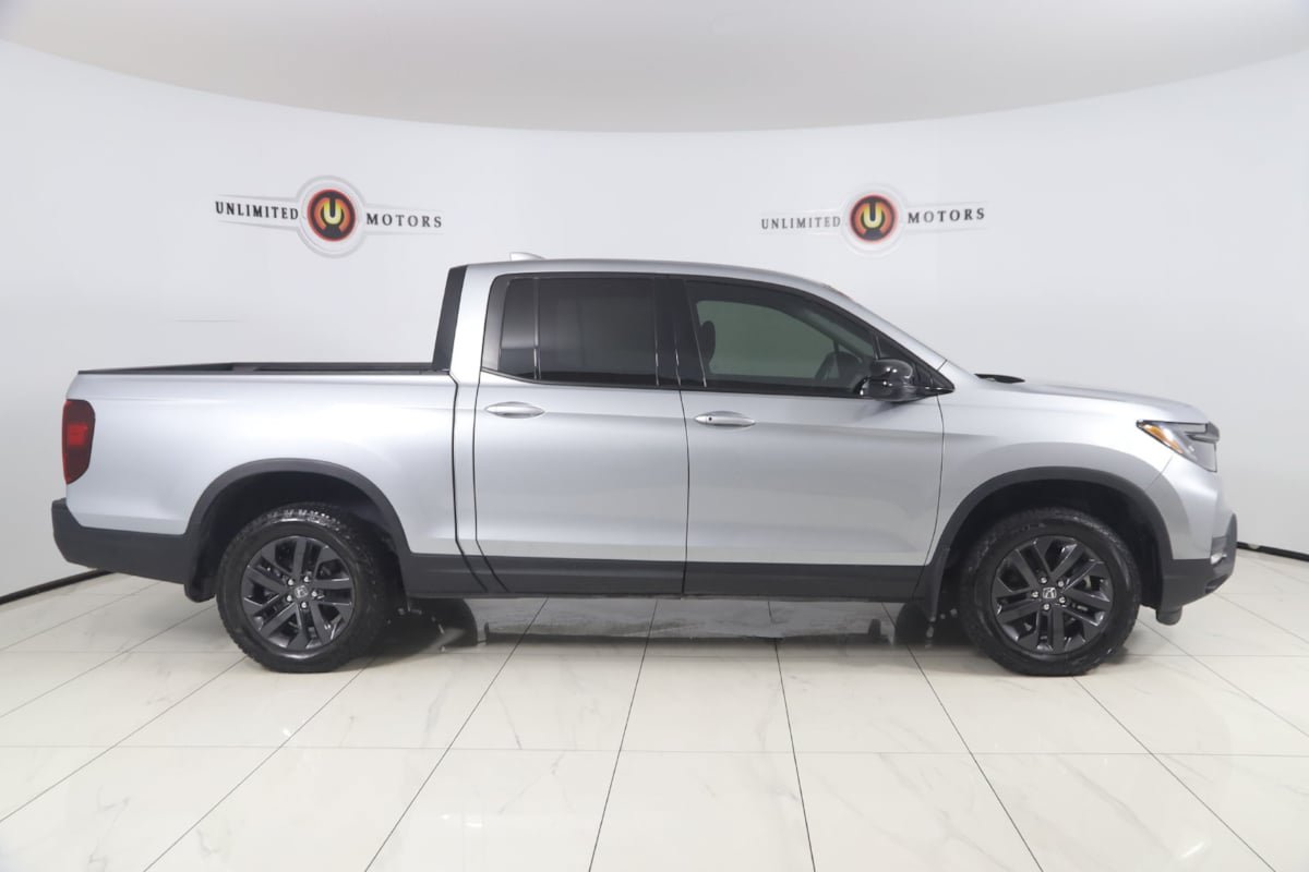 Used 2025 Honda Ridgeline Sport image 2