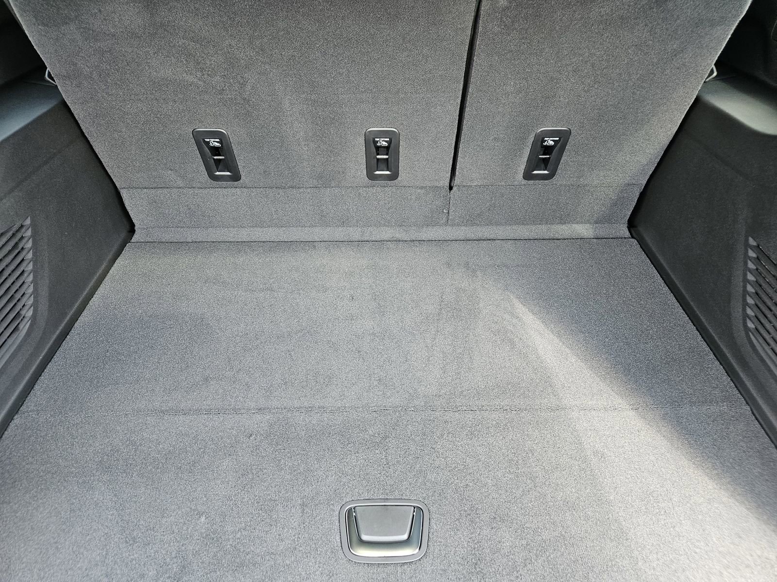 New 2026 Chevrolet Suburban Premier image 33