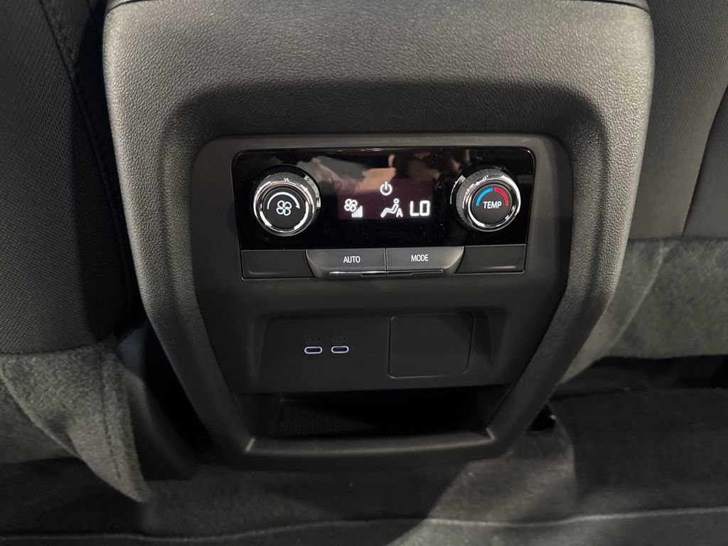 New 2026 Chevrolet Traverse LT w/ Midnight/Sport Edition FWD image 40