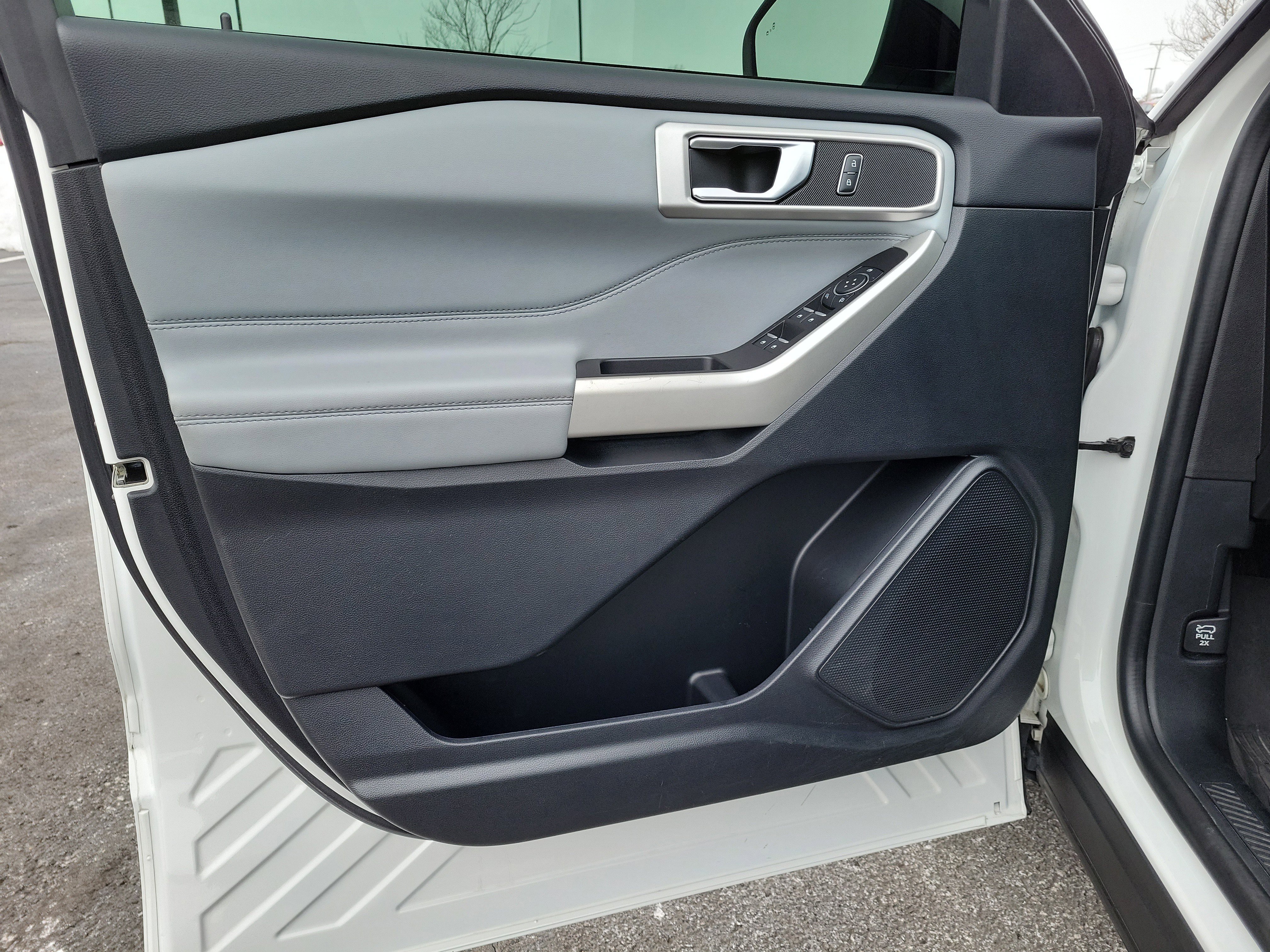 Used 2022 Ford Explorer XLT w/ Equipment Group 202A image 17