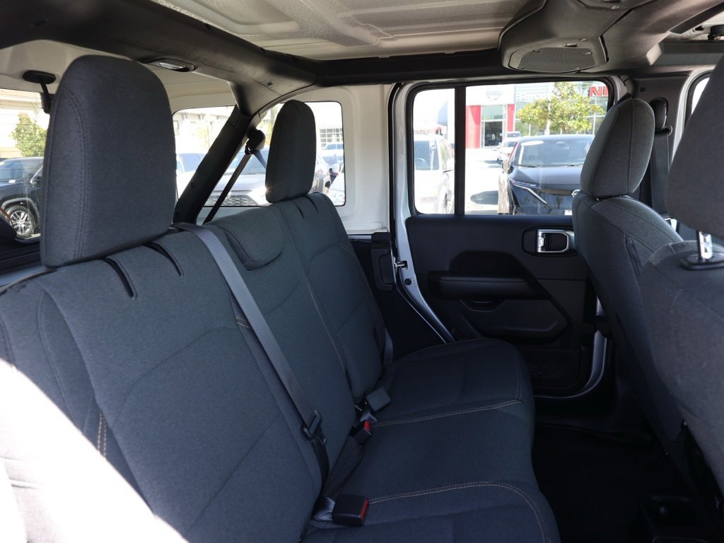 Used 2024 Jeep Wrangler Sahara image 18