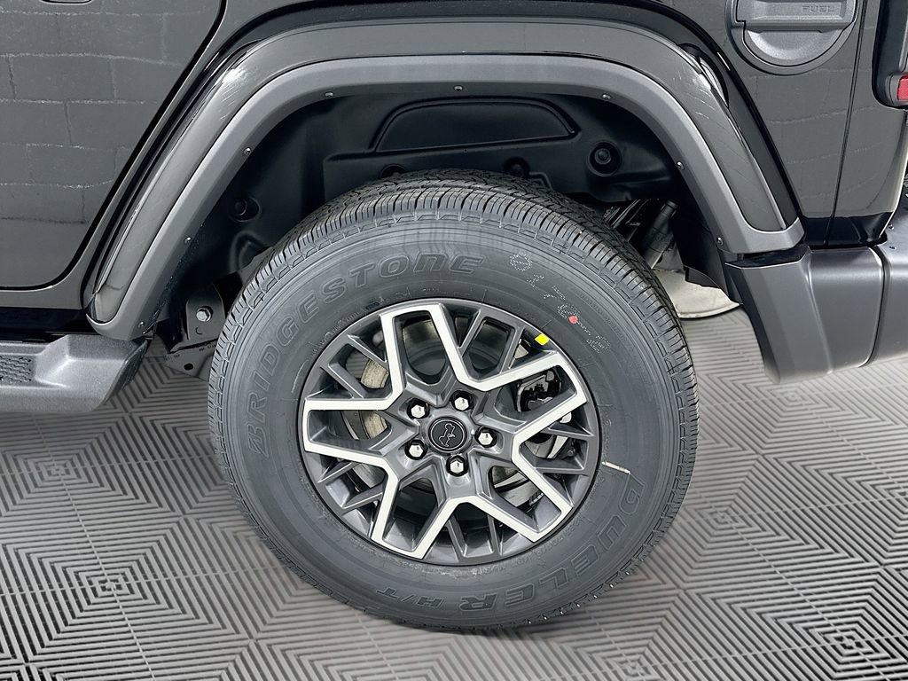 New 2026 Jeep Wrangler Unlimited Sahara AWD/4WD image 17