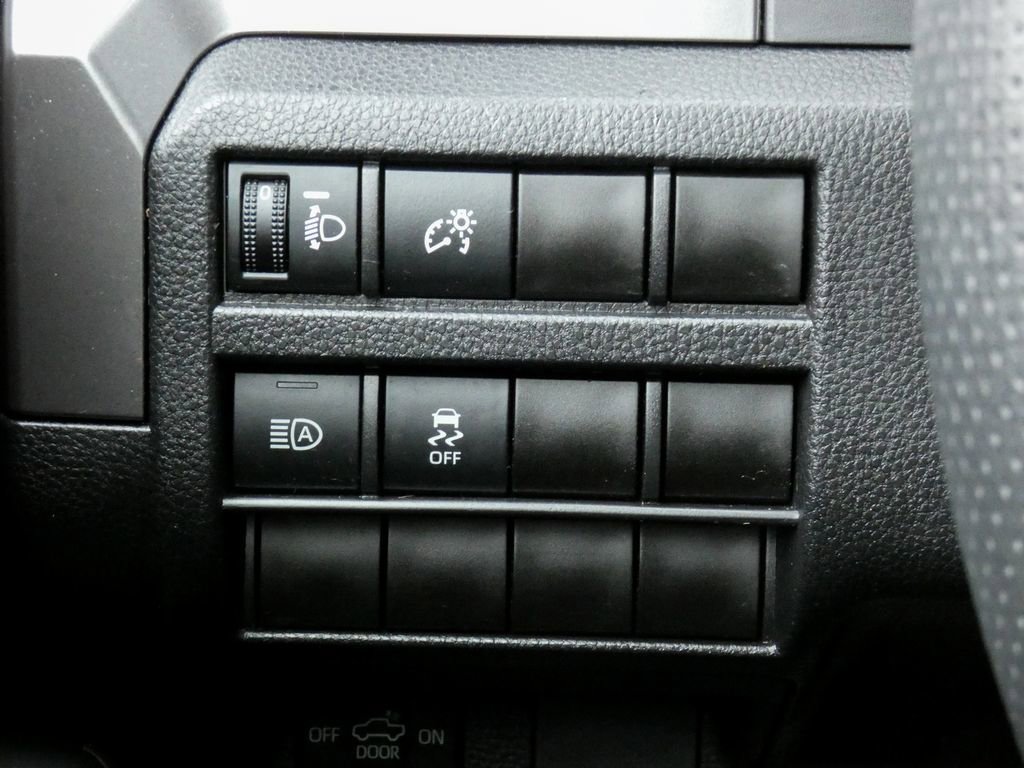 Used 2025 Toyota Tacoma TRD Off-Road image 28