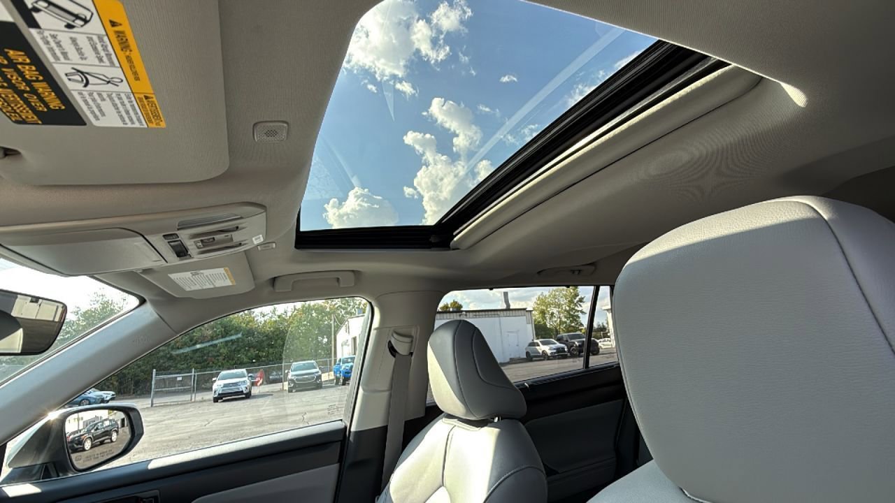 New 2025 Toyota Highlander XLE image 31