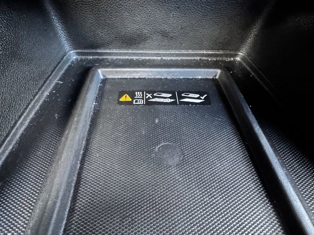 Used 2023 Chevrolet Traverse LT w/ Rear Camera Mirror Package image 30