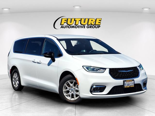 Used 2024 Chrysler Pacifica Touring