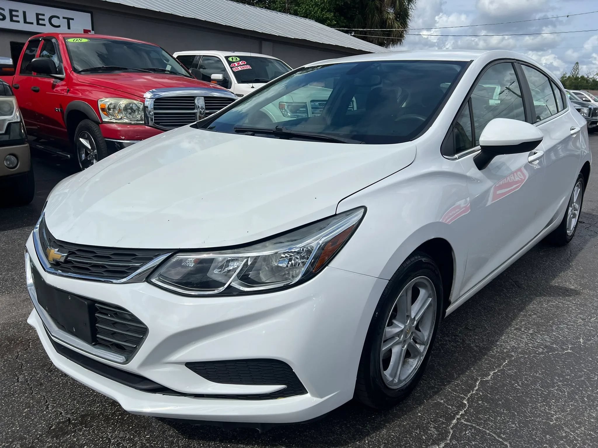 Used 2018 Chevrolet Cruze LT w/ Convenience Package FWD image 2